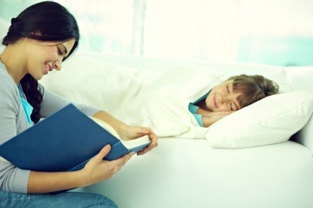 manfaat membacakan dongeng, pentingnya baca dongeng anak, dongeng untuk anak sebelum tidur, imajinasi anak dan cerita, tips bacain buku anak, bonding ibu dan anak